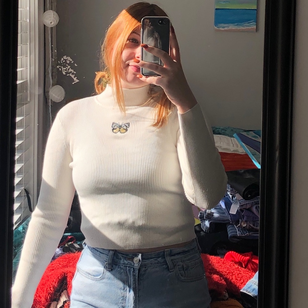 Butterfly off white cropped long sleeve